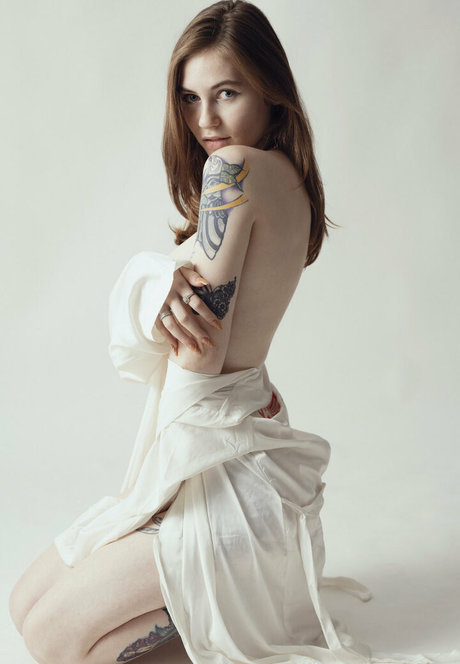 April Harel star beautiful image