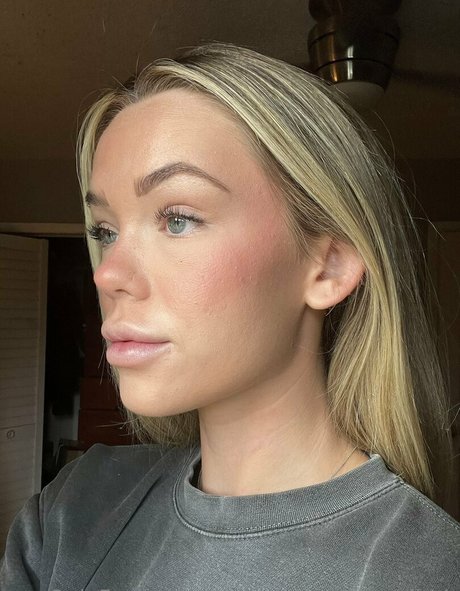 makeupwithmeredithh model sexy picture