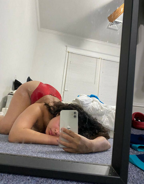 itz crissabitxh model nude pic