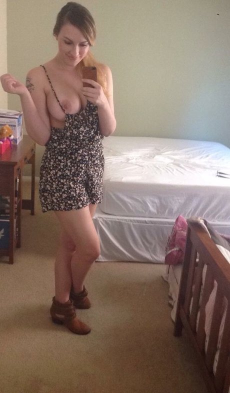 Katiepurrs nude model picture