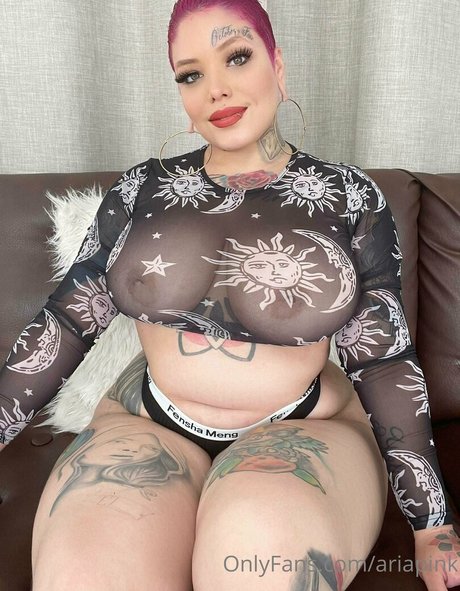 ariapink naked star img