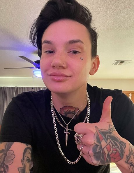 nikkihearts beautiful actress image