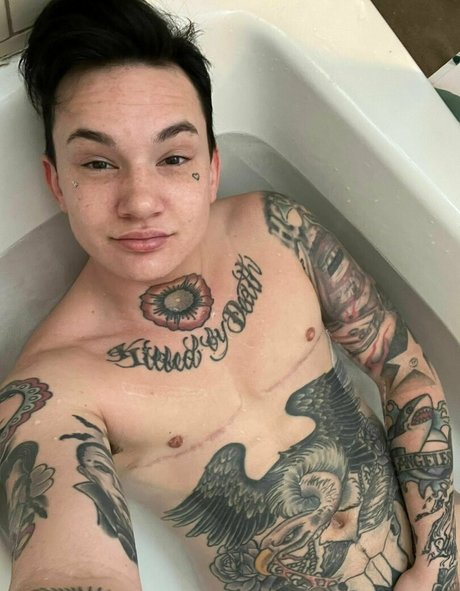 nikkihearts model nude pictures