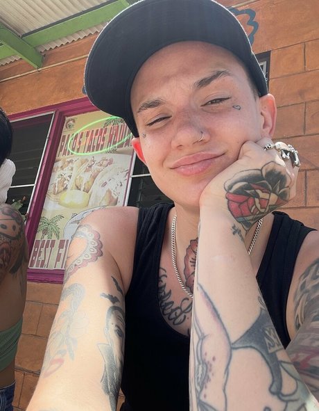 nikkihearts model top pictures