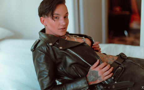 nikkihearts best model pic