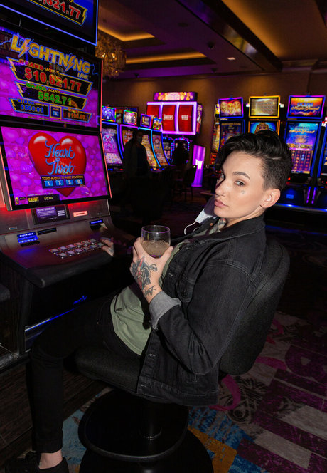 nikkihearts nude actress pictures