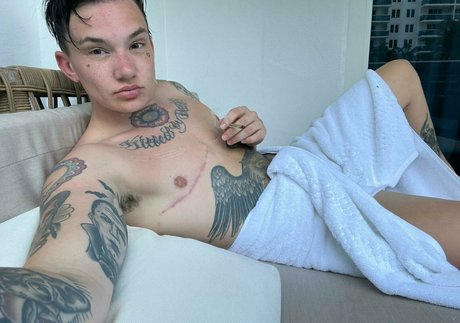 nikkihearts high quality model pic