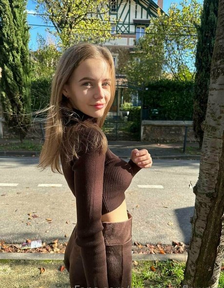 veronica flowers perfect model img