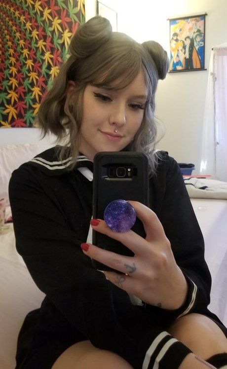 kawaiifionnafree adult model picture