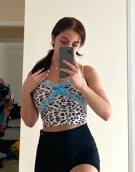 Baby Ariel sexy pornstar pics