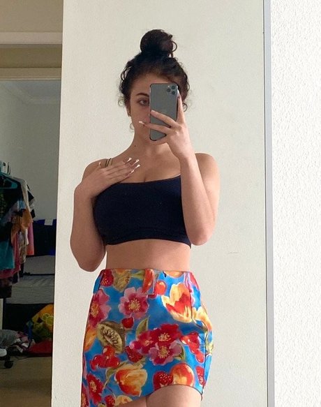 Baby Ariel naked model img