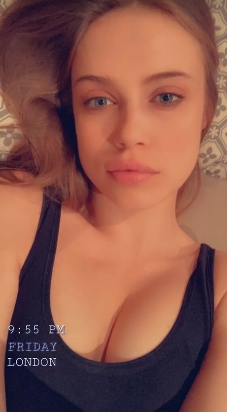 Xenia Tchoumi nice model img