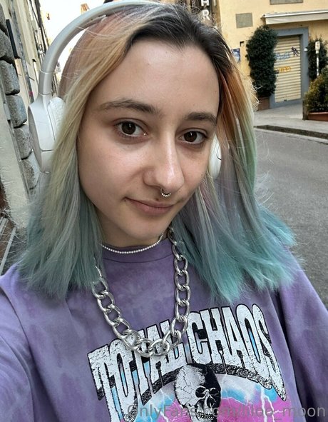 liloo moon nude model picture