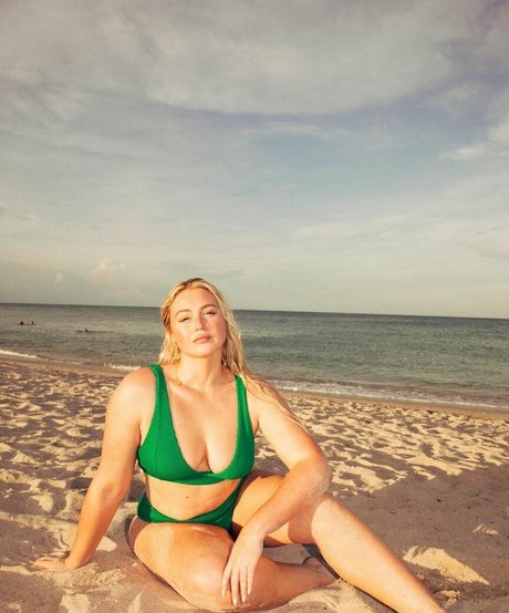 Iskra Lawrence model adult image