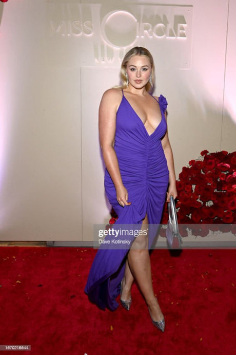Iskra Lawrence art star img