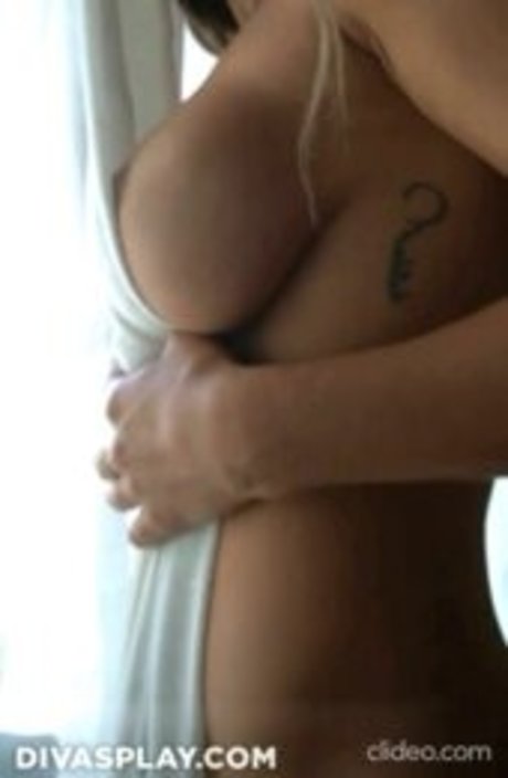 busty mom onlyfans nudes photos