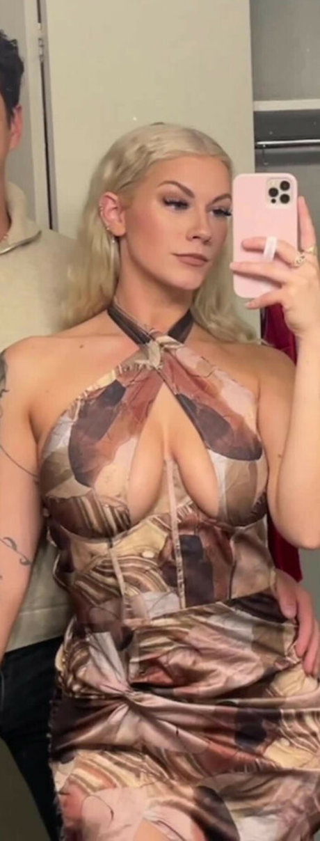 Taylor Hughs erotic actress pic