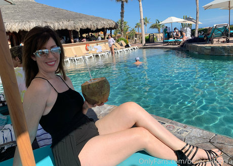 18 free onlyfans free nude pics