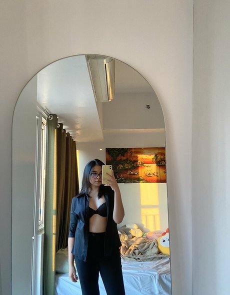 18 year old onlyfans hot sexy image