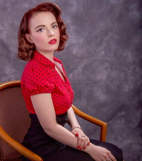 Ellie Littlechild pornstar nice archive