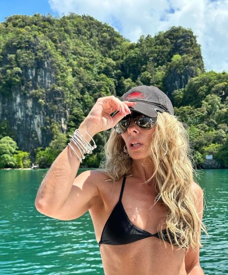 Adriane Galisteu art actress picture