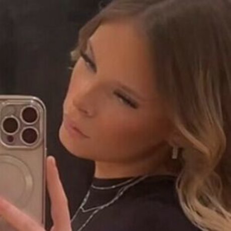 Arielle Burstrom star nude pics