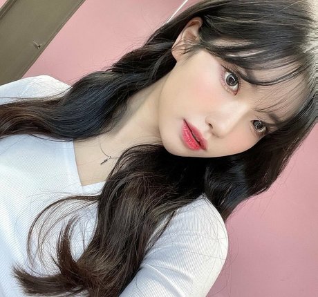 Se Yeon star art pictures