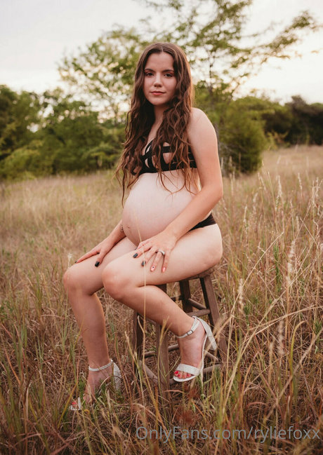 ryliefoxx nude actress pictures