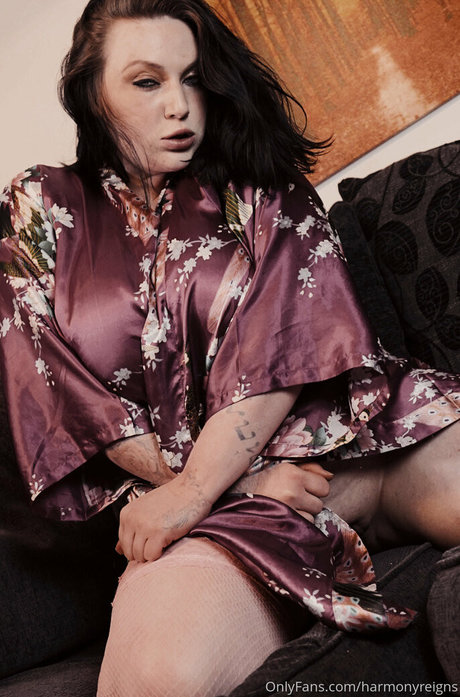 harmonyreigns nudes model img