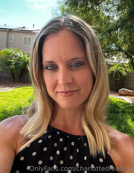 charlottedreamxo pornstar hot photos