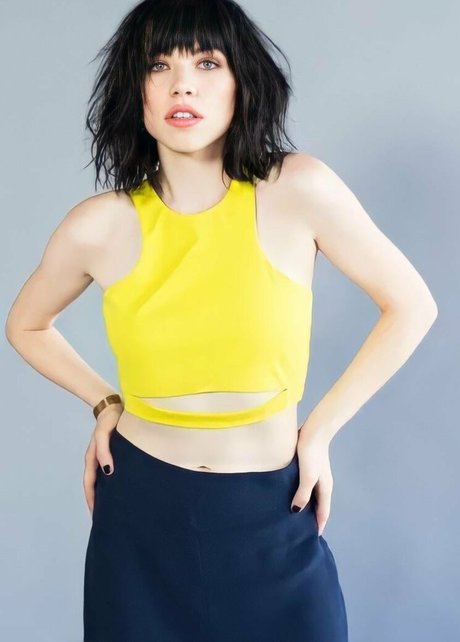 Carly Rae Jepsen model nice pics