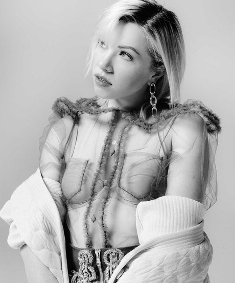 Carly Rae Jepsen model perfect img