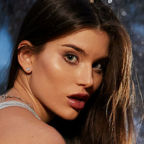 Stefany Kyler star sexy pic