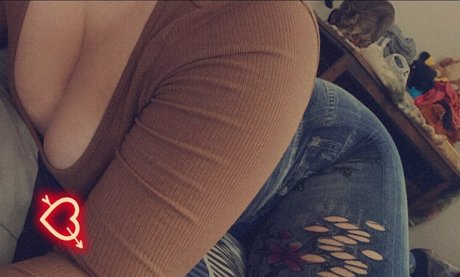 ellirussie pretty pornstar pic