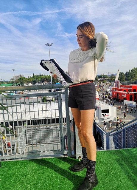 Suzi Perry art model images