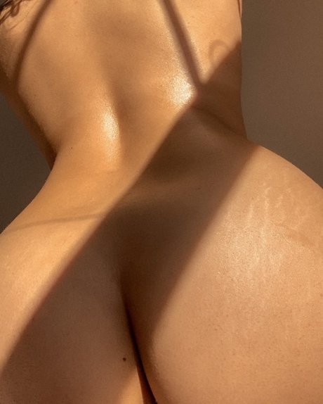 Nuditax art model pictures