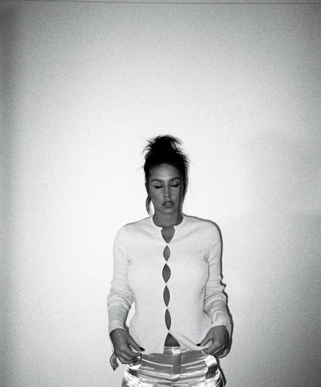 Adele Exarchopoulos model art gallery