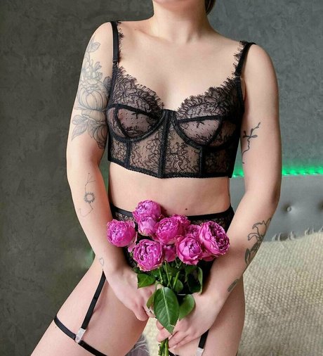 disiosi6i model nude images