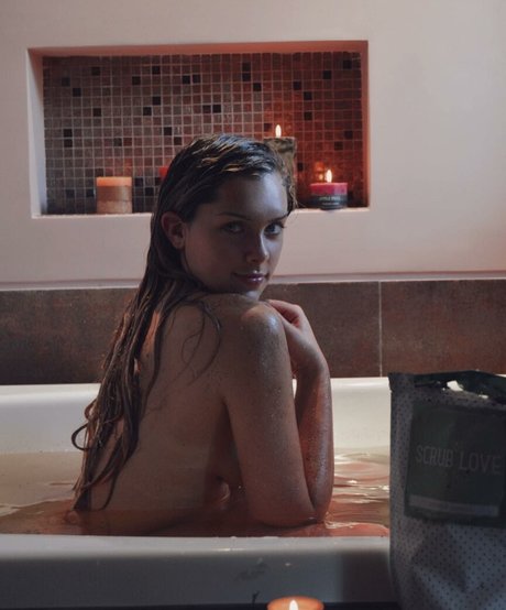 Olivia Herdt sexy actress photos