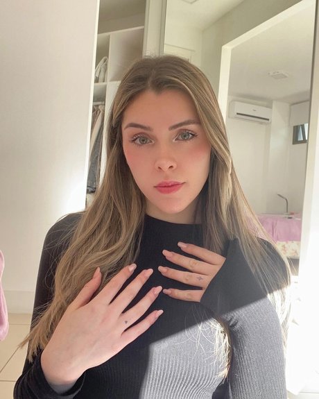 Olivia Herdt naked actress photos