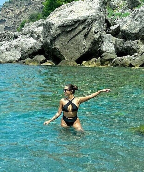 Caroline Veronica sexy model pics