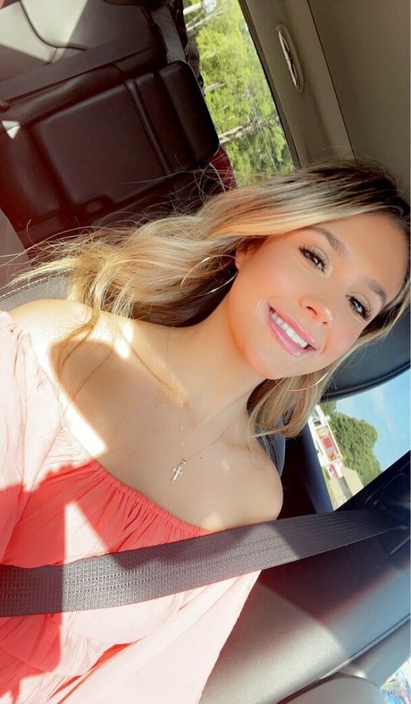 IsaMeccia xxx pornstar archive