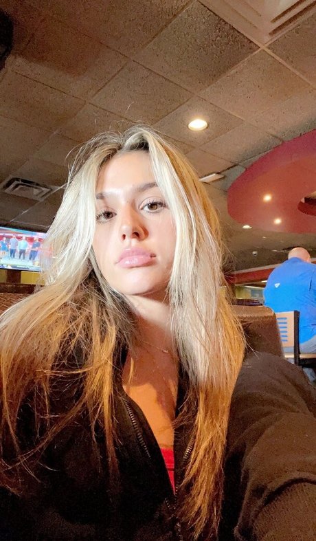 IsaMeccia perfect pornstar image