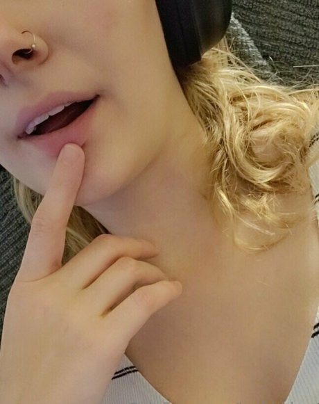 Tashidden nudes model photos