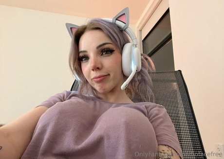 charliofacefree nudes actress pictures