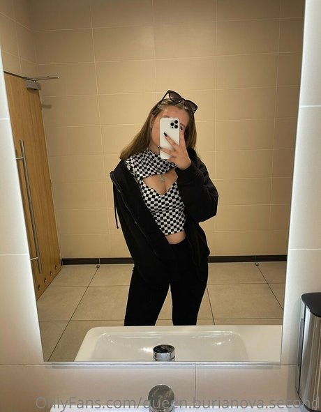 free top queen 1 hot model photo