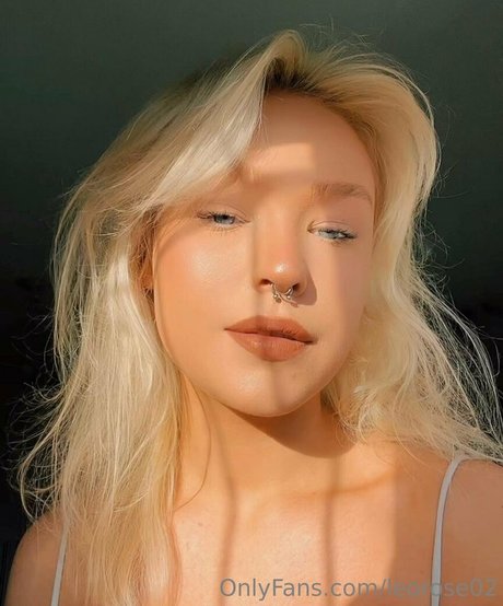 leorose02 model high quality pictures