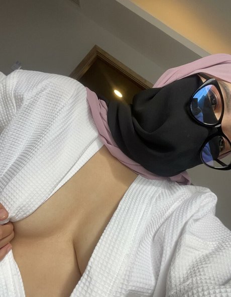 Hijab Camilla adult model images