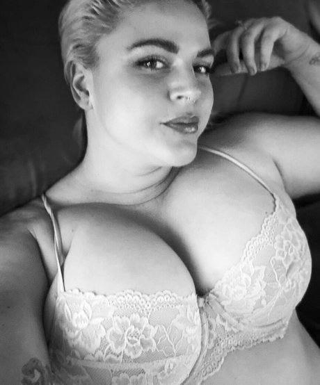 Rawlyssa hot pornstar photos