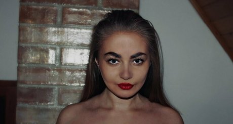 livionly model high quality pic